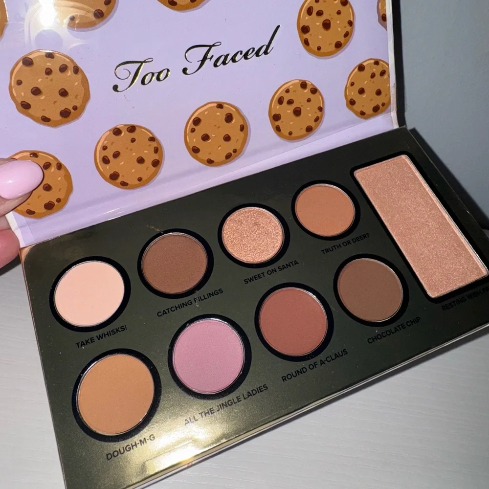 🍪Too Faced Christmas Bake Shoppe Chocolate Chip Palette - Picture 6 of 7